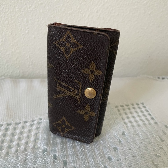 Louis Vuitton Accessories - Louis Vuitton 4 key holder